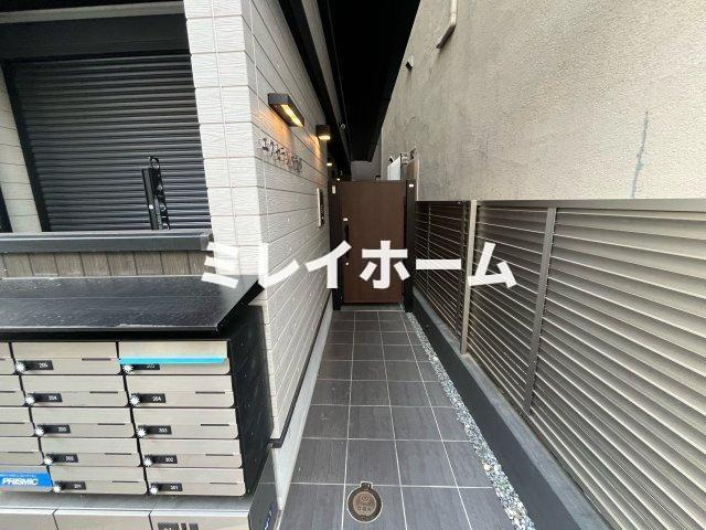 エクセラン仲六郷のエントランス