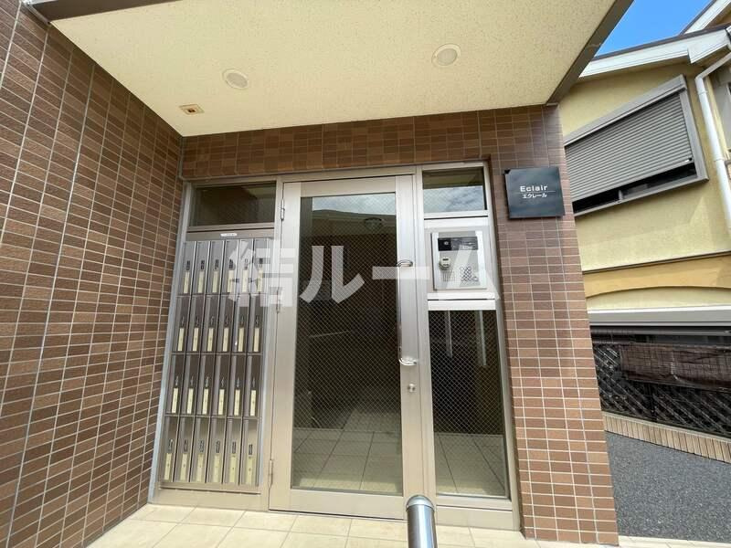 富士見市関沢３丁目の賃貸マンションのエントランス