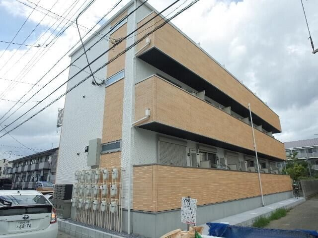 Ｒ－ＦＩＦＴＥＥＮの外観