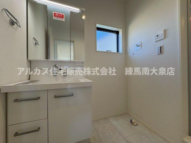 練馬区石神井台5丁目　新築一戸建　西武新宿線　上石神井の独立洗面台