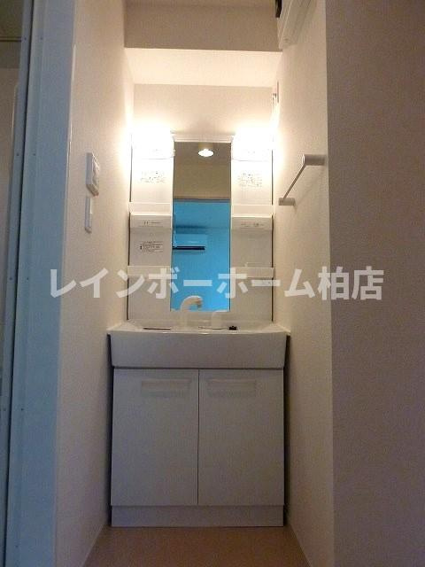 特典：仲介手数料が50％OFFです‼の洗面所|シャワー付き洗面台です