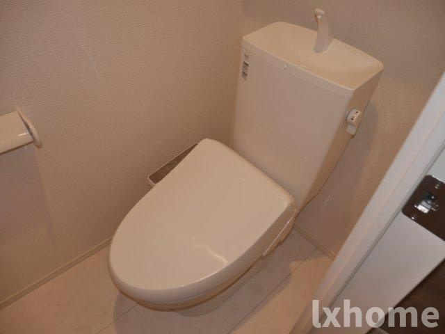 パラディAYのトイレ|落ち着いた色調のトイレです