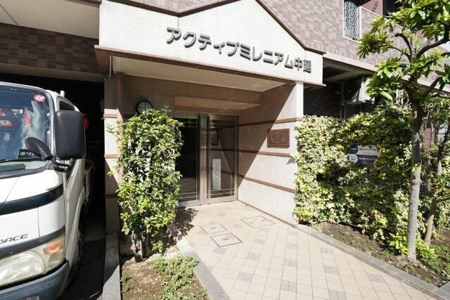 アクティブミレニアム中延のエントランス