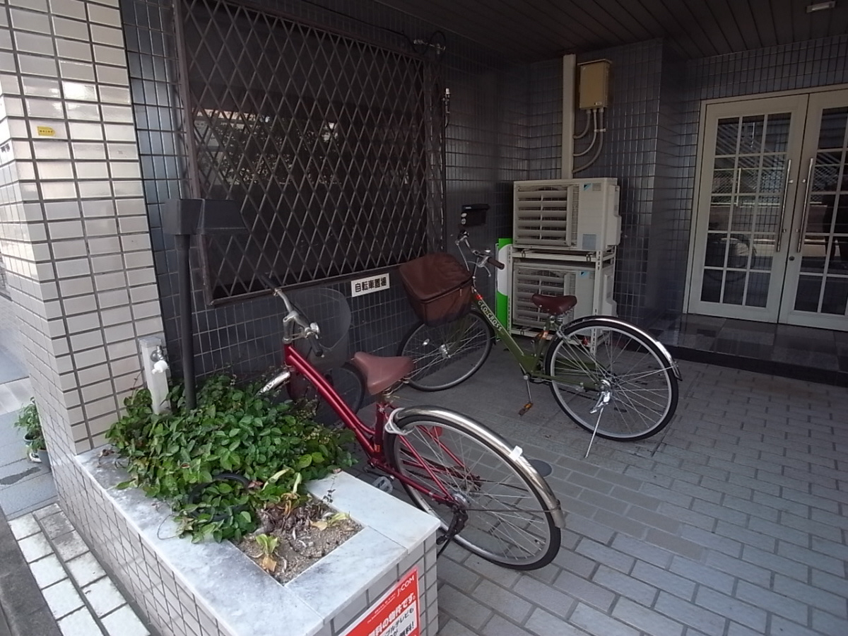 サンコーハイツの駐車場