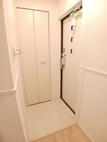 アルストロメリアⅤの玄関