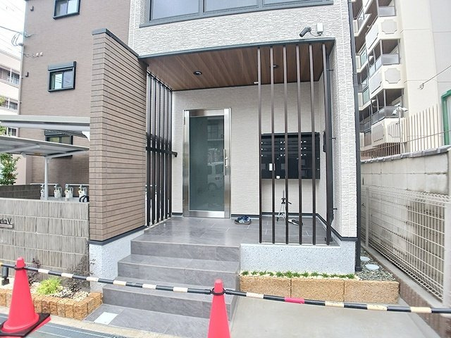 アルストロメリアⅤのエントランス