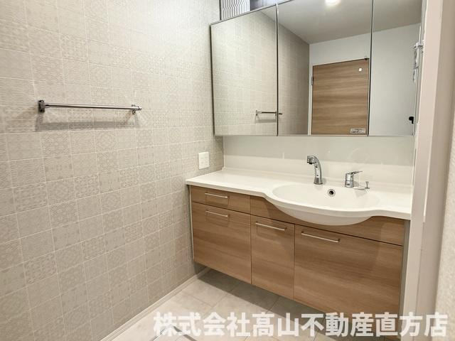 直方市大字知古のアパートの洗面所