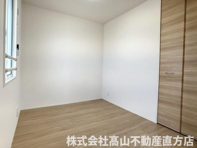 直方市大字知古のアパートの洋室