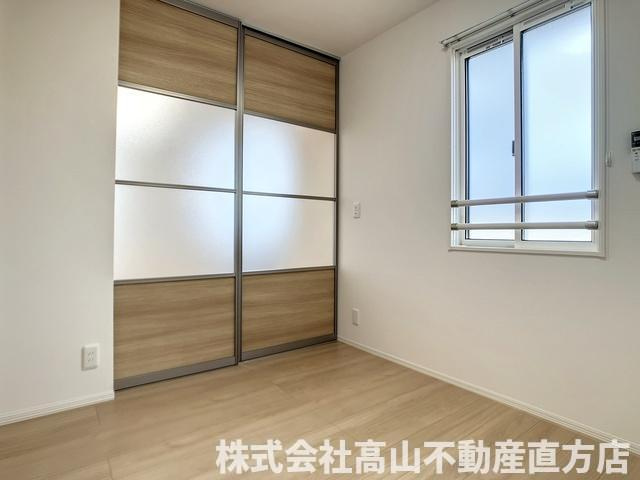 直方市大字知古のアパートの洋室