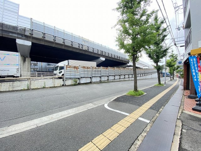 茨木市東奈良３丁目の店舗一部の周辺