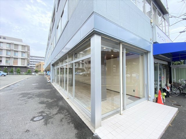 茨木市東奈良３丁目の店舗一部の外観