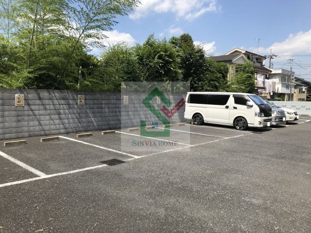 コンフォート大泉学園2の駐車場
