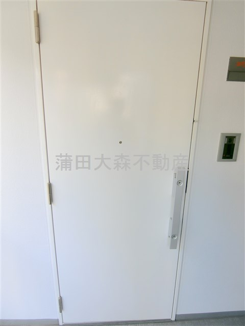 コンフォリア大森トロワの玄関