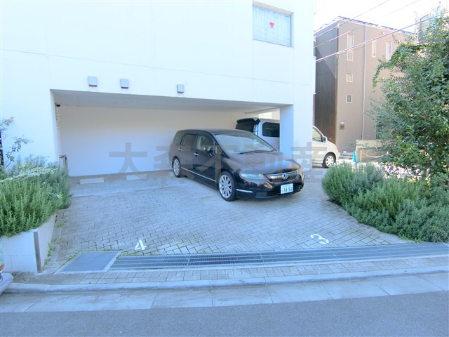コンフォリア大森トロワのその他共用部分|敷地内駐車場7台　空き状況等詳細はお問合せください。