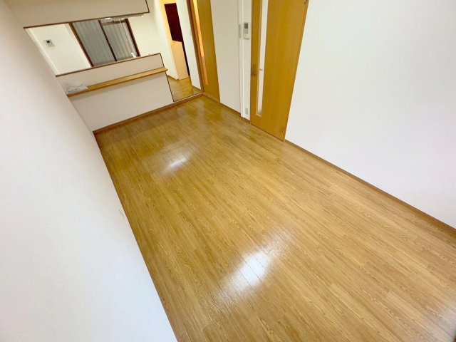 トレンドヤマモの洋室