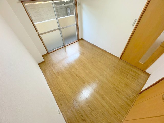 トレンドヤマモの洋室