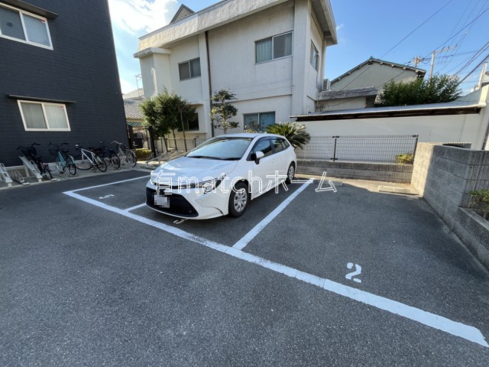 リブリ・マノアフォールズの駐車場