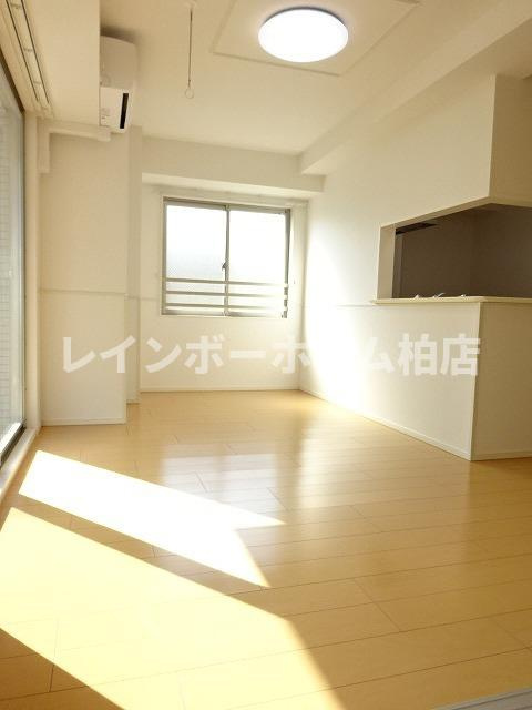 特典：仲介手数料が50％OFFです‼の居間・リビング|おしゃれな居間です