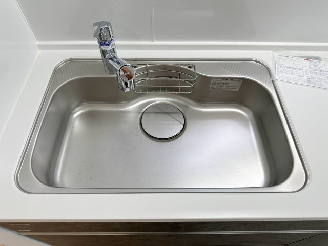 東区矢賀4丁目のキッチン|浄水機能付きステンレスシンク☆
ステンレスシンクは傷や汚れに強く、お手入れも簡単で使いやすいです♪
さらにワンタッチで浄水に切り替えができる為とても便利です！