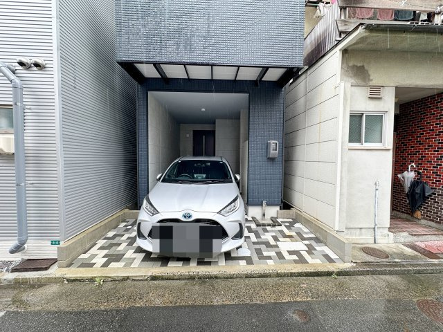 東区矢賀4丁目の駐車場|駐車スペース☆
ビルドインガレージのため雨の日の乗り降りも濡れずにすみます♪