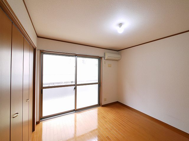 グレイス学園前の居間・リビング