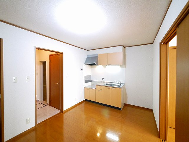 グレイス学園前の居間・リビング