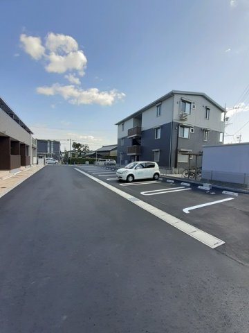 ベル　アルモニーの駐車場