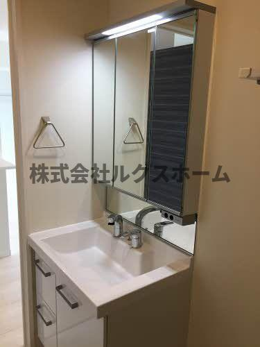 シャーメゾン千里丘の洗面所|忙しい朝には欠かせない洗面所です