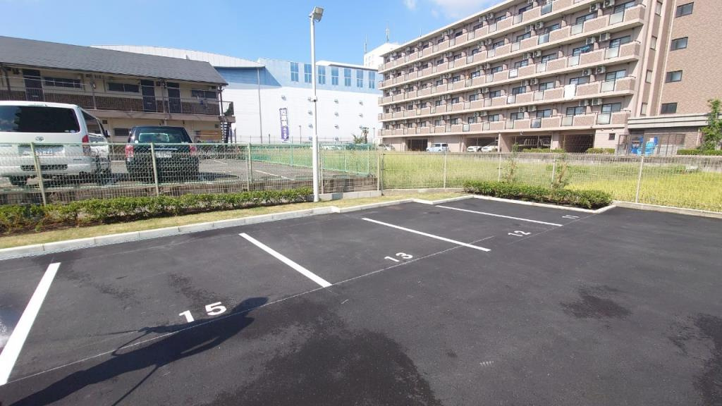 BELLEJOIEの駐車場