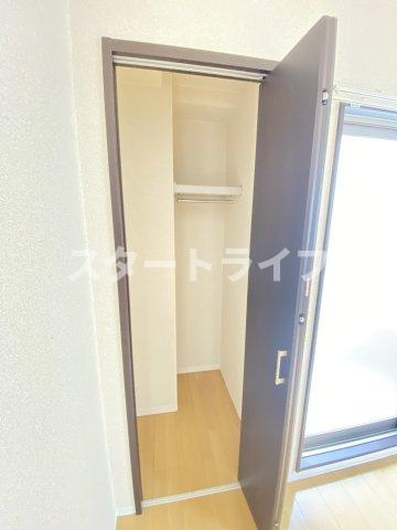 大阪市淀川区木川東２丁目の賃貸マンションの収納