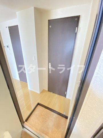 大阪市淀川区木川東２丁目の賃貸マンションの玄関