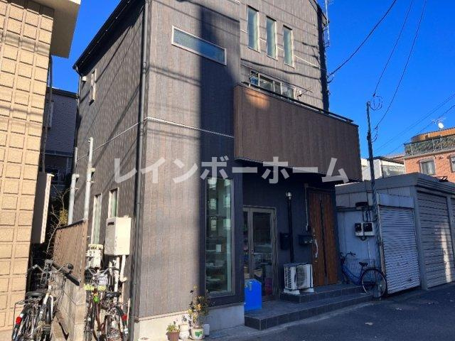 R-THREEの外観