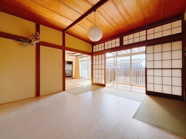 【中古戸建】安中市安中1丁目の和室|■1階和室｜和室を書斎にしたり、冬にはコタツを敷いて家族みんなで年越しをするのもいいですね。家族みんなのお気に入りの空間になります♪