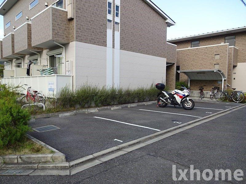 エスポアールB棟の駐車場|駐車場完備です