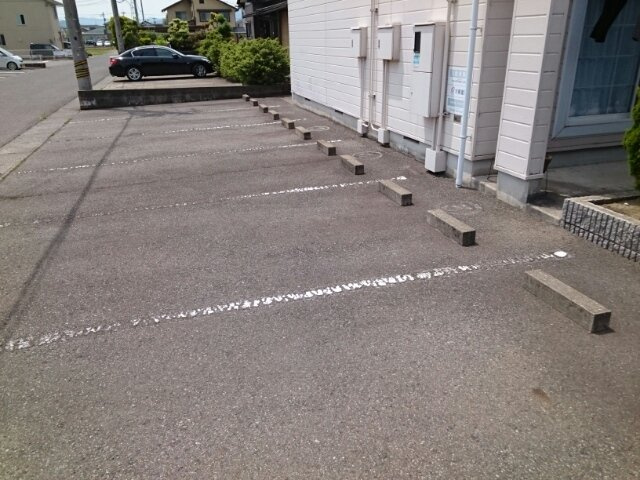 コーポ五反田の駐車場
