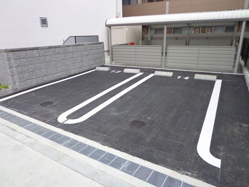モイ　キートスの駐車場