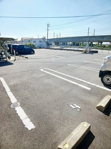 ヌーベル　コートＢの駐車場