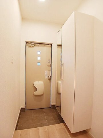 ウィステリア　ソラーナの玄関