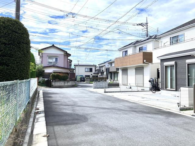 川越市的場　中古の前面道路含む現地写真