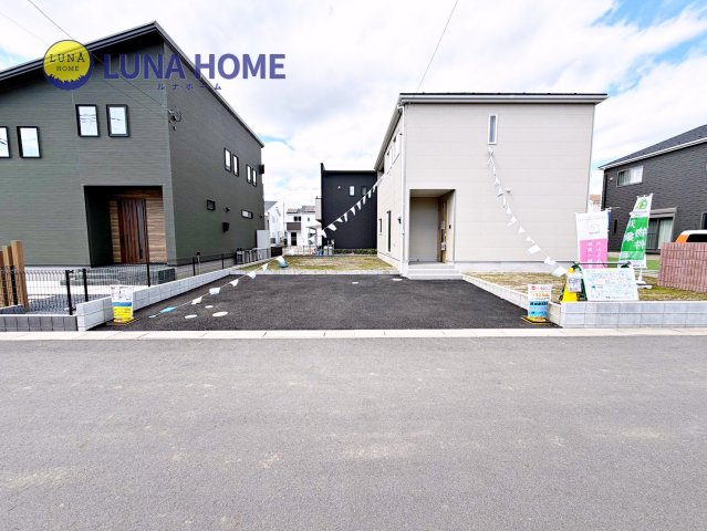 笠間市旭町第9　新築戸建　2号棟の駐車場|「今から見たい」も大歓迎♪しつこい営業はいたしません！お気軽にご連絡ください。