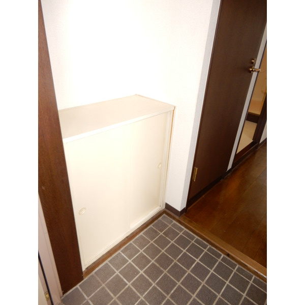 渡辺マンションの玄関|明るい玄関です