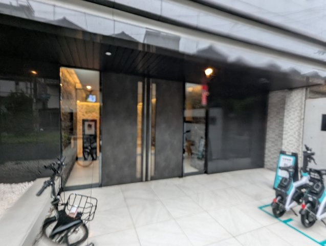 エスリード大阪クレストコートのエントランス