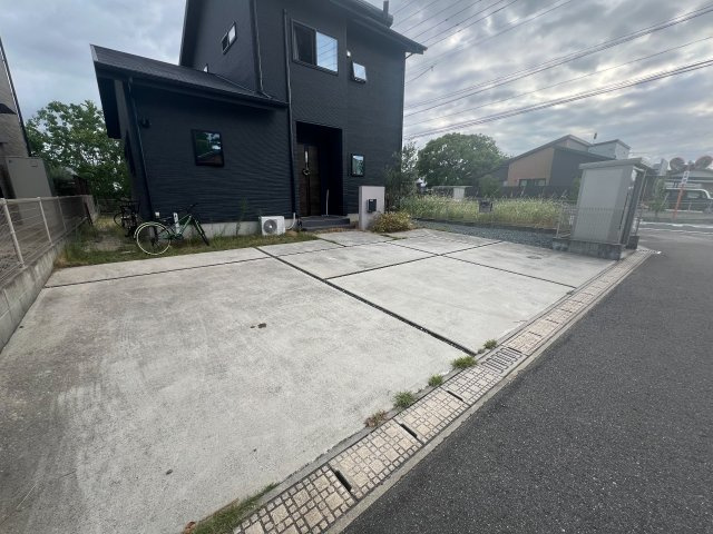 佐賀市嘉瀬町　築浅一戸建て！の駐車場