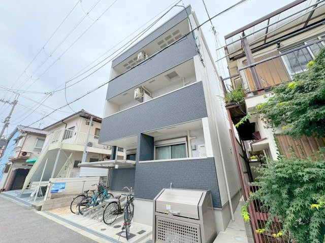 フジパレス十三公園西の外観