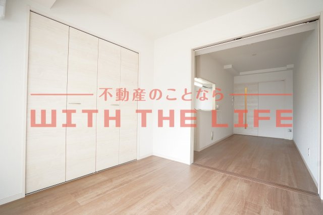 グランドシャルドン【キャッシュバック対象物件】の寝室|開放的な寝室です