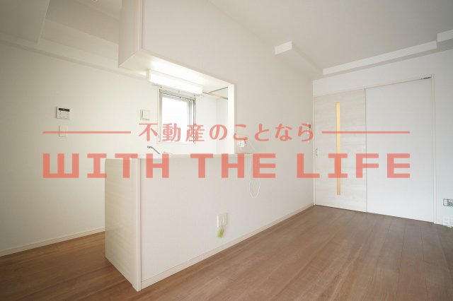 グランドシャルドン【キャッシュバック対象物件】の居間・リビング|こちらの居間で趣味の時間をお楽しみください