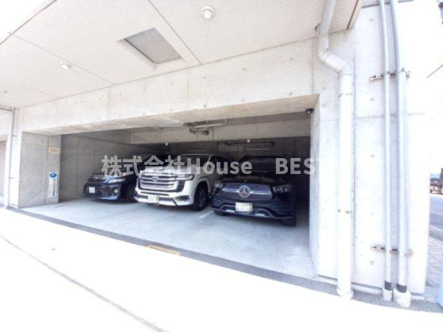ｇ+（ジープラス）の駐車場