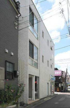 【外観】 | レジェンシア中野 | 鉄筋コンクリート造のがっちりとした建物。