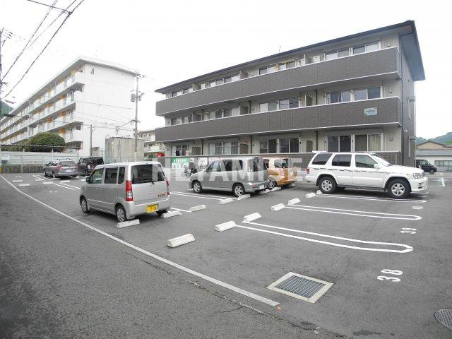 ミュリールの駐車場
