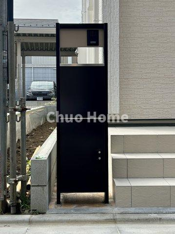 江戸川区篠崎町3丁目新築分譲住宅の設備|留守中に便利な宅配ボックス完備